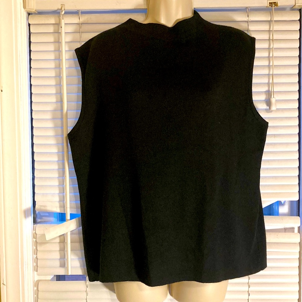 L & F 1X sleeveless wool sweater top shell wool Italy 24-457-1